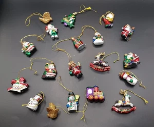 Set di diciannove decorazioni per albero di Natale in miniatura. D2202 - Foto 1 di 18