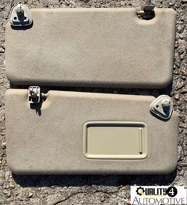 Par de parasoles beige para conductor y pasajero Nissan Versa 2007-2012 OEM Foto 1 de 2