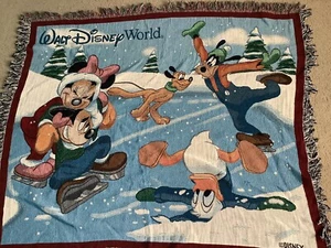 Manta tejida de patinaje sobre hielo de invierno Disney Resort Minnie Mickey Goofy 56x48 - Imagen 1 de 6