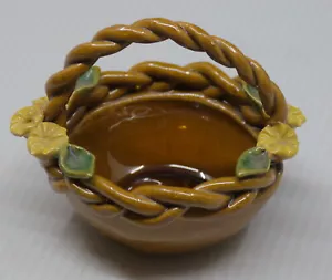 VINTAGE KERAMO PRAHA CZECHOSLOVAKIA HAND MADE ART POTTERY SMALL BASKET w FLOWERS - Picture 1 of 3
