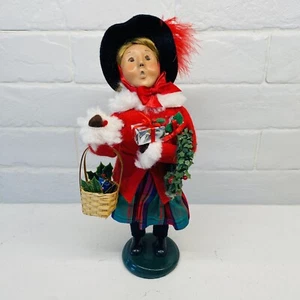 Byers Choice Caroler Girl Victorian Child With Wreath Shopper Xmas Plaid 2003 - Picture 1 of 6