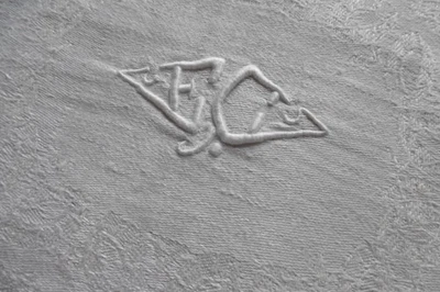 Superbe et immense nappe MONOGRAMMéE 308x226 cm - Photo 1/4