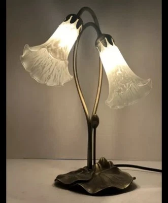 Lilie Lampe Tiffany Stil Tischlampe 15 Zoll hoch Tulpe Blume Akzent Schreibtischlampe... - Bild 1 von 4