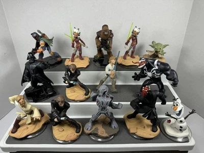 Lote de 12 bonecos Disney Infinity 3.0 - Yoda Venom Olaf etc - Imagem 1 de 4