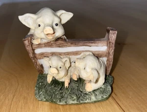 Pig and Piglets Figurine - Picture 1 of 5