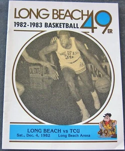 12-4-82 TCU GEHÖRNTE FRÖSCHE AM LONG BEACH STATE 49ERS NCAA BASKETBALL PROGRAMM - Bild 1 von 1