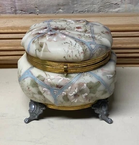 Lovely WAVECREST Morning Glory Swirl Footed Box Lined Powder Box - Picture 1 of 6