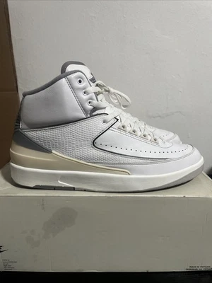 Air Jordan 2 Retro Hightop Branco/Cimento Cinza-Vela Preto Tamanho 11 DR8884-100 com Caixa - Imagem 1 de 4