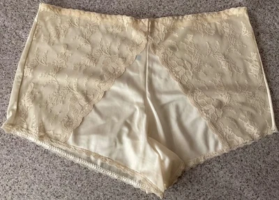VINTAGE LACE BOY SHORT TAP PANTIES sz S Nylon - Image 1 of 4