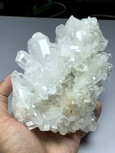 Enorme grappolo di cristalli trasparenti al quarzo con buona lucentezza e bella terminazione. - Foto 1 di 13