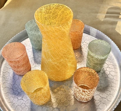 Juego de 7 vasos de jugo y jarra de espagueti vintage artesanal de color Foto 1 de 4