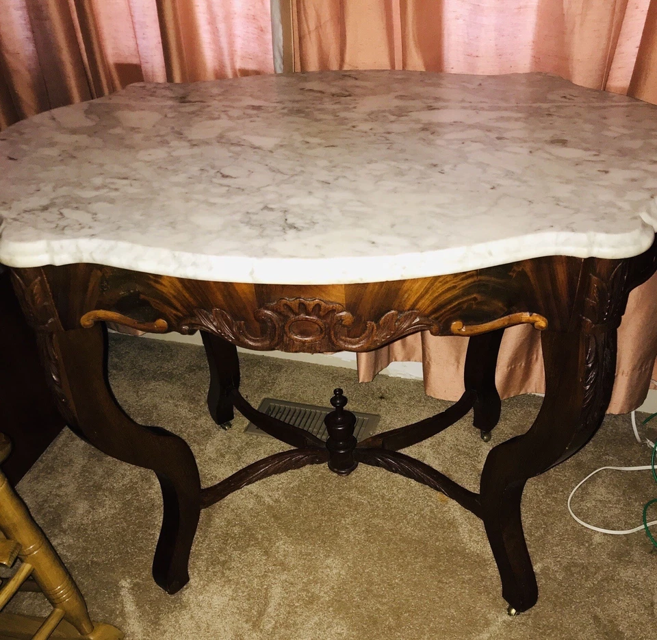 古董维多利亚雕刻瓦努特乌龟上衣大理石上衣桌子 — 第 1/4 张图片