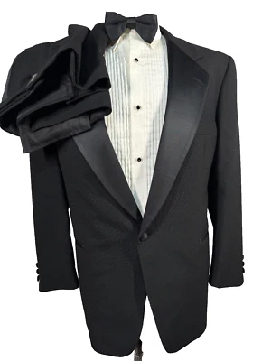 DESPUÉS DE SEIS Hombres Negro Esmoquin FORMAL TUX Plisado 2 piezas Traje 43S Chaqueta 39/28 Pantalón Foto 1 de 4