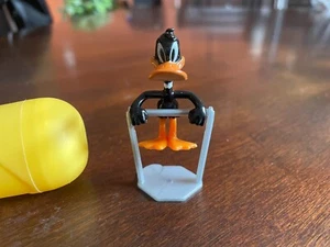 Kinder Egg Looney Tunes Daffy Duck Pull up Bar Complete Figure Toy Space Jam - Picture 1 of 5