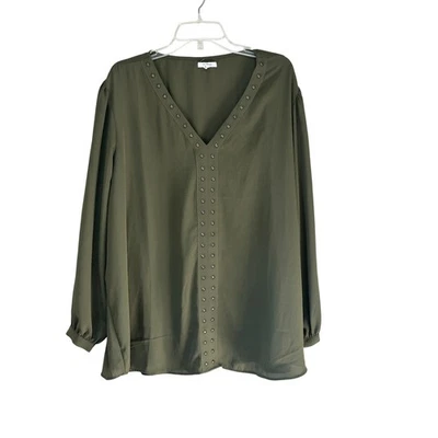 Blusa Top Maurices Verde Oliva Cuello en V Manga Larga Talla Grande 3X Detalle de Tachuelas Foto 1 de 4