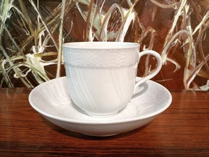 KPM BERLIN - NEUOSIER Weiß, edle Kaffeetasse mit Untertasse - Bild 1 von 6