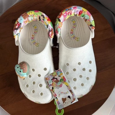 Zueco Crocs Squishmallows Clásico Blanco EE. UU. Tallas M7/W9 Nuevo con jibbitz faltante Foto 1 de 4