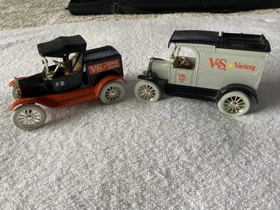 2 Ertl V&S Variety Stores Truck Banks. 1918 Ford Model T. 1913 Ford Model T - Image 1 of 4