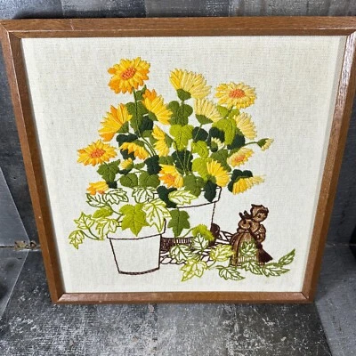 Vintage Crewel Bordado Flores Enmarcadas Retro Años 70 15"x15" Foto 1 de 4