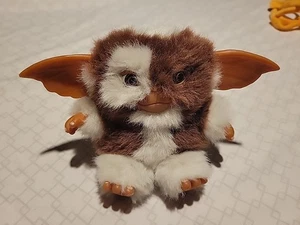 NECA Gremlins Gizmo Plush Figure Brown & White Mogwai Toy - Picture 1 of 4