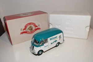 A49 1:25 FIRST GEAR INTERNATIONAL METRO VAN THE YANOW COMPANIES 60 ANNI MIB - Foto 1 di 16