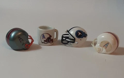 Tennessee Titans/Houston Oilers Mini Gumball Helmets And Mini Mug Cover