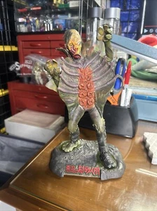 Famous Monster Maniacs The Freakmaker Mutations Painted figure Statue Broken (a) - Picture 1 of 24