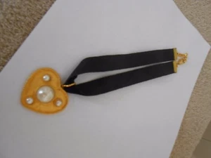 BLACK VELVET BAND WITH GOLD TONE HEART WITH FAUX PEARLS - Picture 1 of 1