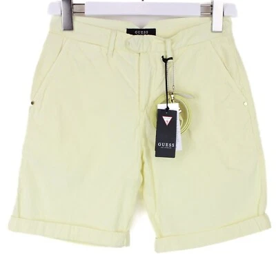 Bermudas GUESS Gladys para mujer US 24 pastel amarillo claro con cinturón chino Foto 1 de 4