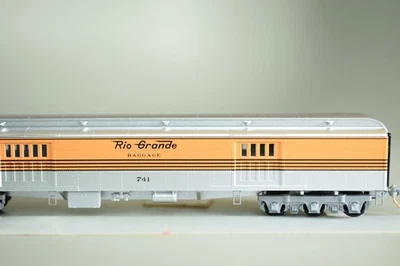 92017 N Scale Micro Trains RG D&RWG DENVER AND RIO GRANDE  BAGGAGE, FROM 5 PK - Image 1 of 4