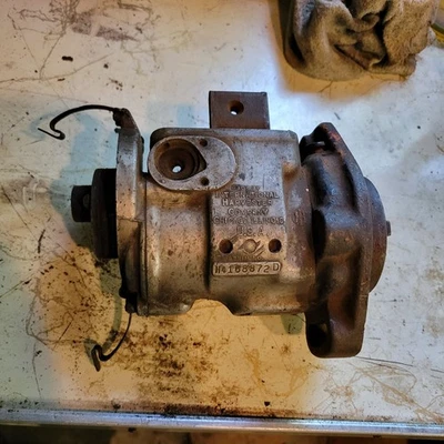 IH Type H4 International Harvester IHC Magneto - For Parts - Image 1 of 4