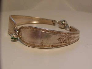 Pulsera cuchara chapada en plata vintage cierre magnético antiguo 5282 tamaño 6-7 - Imagen 1 de 1
