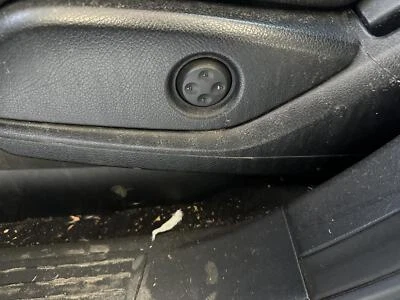 Assento dianteiro esquerdo usado serve para: 2016 Mercedes-benz Mercedes gle-class 166 Type - Imagem 1 de 4