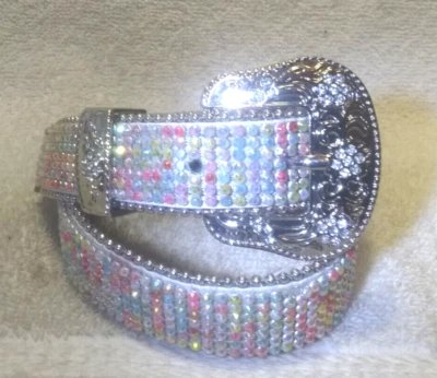 白色皮革皮带闪闪发光小石头多色银色扣 22 码 1.25W — 第 1/4 张图片