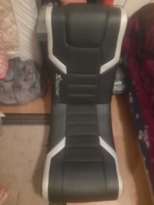 Silla de piso para videojuegos X Rocker Eclipse con altavoces de reposacabezas incorporados Foto 1 de 4