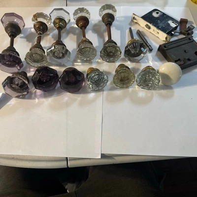 Paquete de perillas de puerta de vidrio vintage púrpura y transparente y más Foto 1 de 4