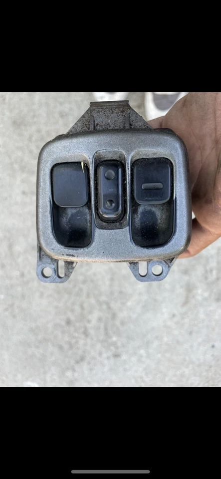 Серый главный выключатель стеклоподъемника для водителя Toyota Celica 2000-2005 годов выпуска - Изображение 1 из 1