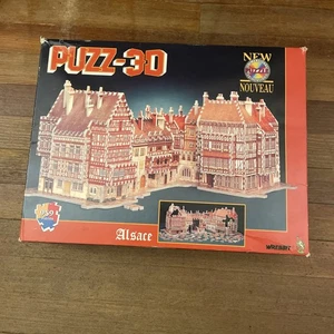 New Nouveau 3-D Castle 950Piece Puzzle Complete - Picture 1 of 1