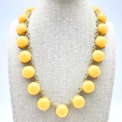 Collar de cuentas amarillo melocotón firmado por J.Crew tono dorado declaración joyería gruesa Foto 1 de 4