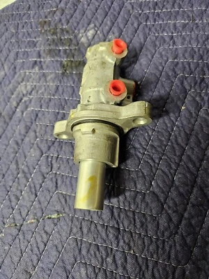 Cilindro maestro de refuerzo de freno Ram Promaster City 2015-2022 - 68269712Aa Foto 1 de 3