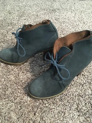 Botines de ciprés tallados con volantes talla 6,5 gris oscuro gamuza cuero con cordones al tobillo Foto 1 de 4