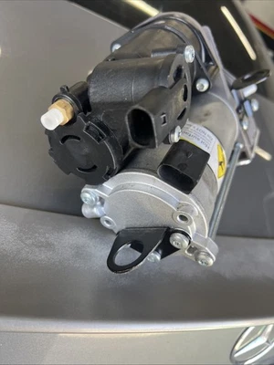 Compresor de amortiguador trasero Mercedes Benz Cls550 2013 Foto 1 de 4