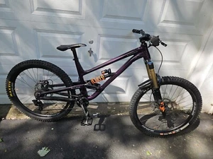 Commencal Clash Park Mountain Bike 27.5. LARGE Frame Metalic Purple - Picture 1 of 9