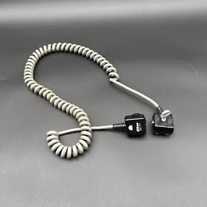 Nikon SC-17 TTL Remote Coiled Flash Sync Cord - Picture 1 of 8
