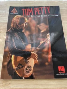 Libro de canciones de Tom Petty ""The Definitive Guitar Collection"" 17 canciones - Imagen 1 de 10