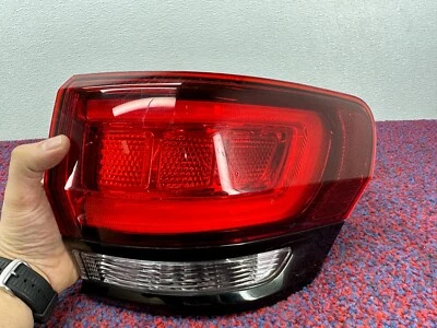 JEEP GRAND CHEROKEE SRT 6.4L 14-22 原始设备制造商乘客右制动灯尾灯 38K — 第 1/4 张图片