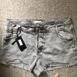 River Island Size 16 Grey Denim Shorts Tagged - Picture 1 of 14