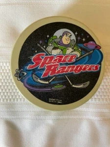 Walt Disney World Hockey Fotopuck Ufficiale "Space Rangers" Buzz Anno Luce Pixar - Foto 1 di 3