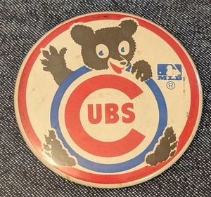 De colección Chicago Cubs Jumbo Botón - Logo Oso Agitando - Botón Casa Pinback - Imagen 1 de 13