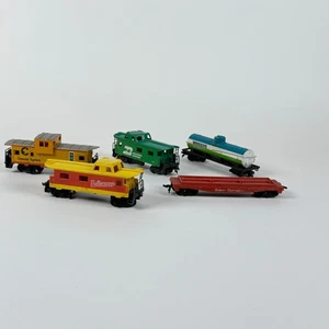 Vintage HO Scale Train Cars Mixed Set With Cabooses Broken Roof Detail - Picture 1 of 11
